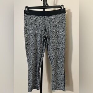 Nike Dri-fit capris L